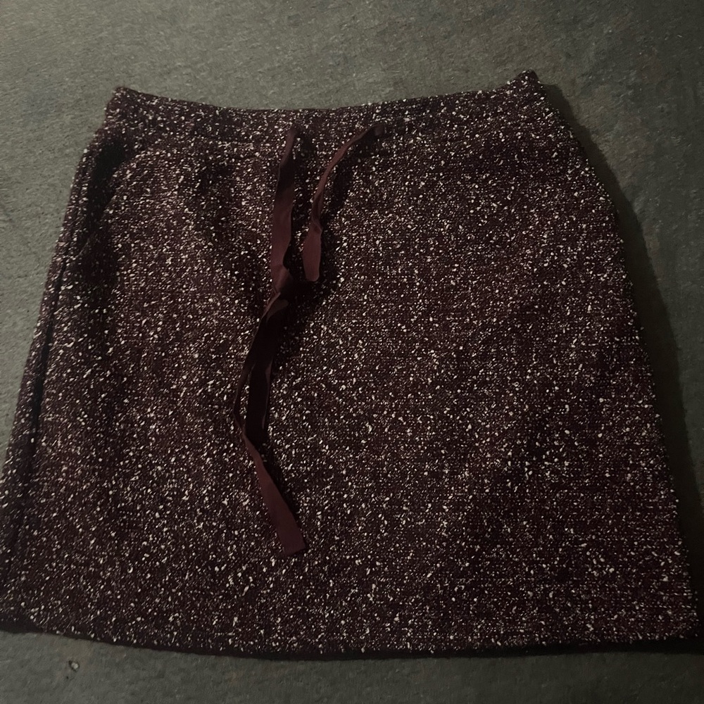 Women’s size med Loft maroon and white midi skirt